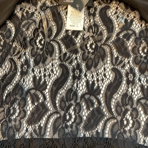 NWT Michelle Lynn brand black top - Picture 4 of 4